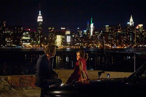 New York night... Begin Again Movie, Lost Stars, Night Couple, Movie Shots, Short Movie, Begin Again, Cinema Film, Romantic Scenes, Film Quotes