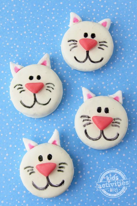 oreo cats Pretzel Pops, Oreo Cat, Cat Lover Birthday, Spicy Fried Chicken, White Chocolate Fudge, Cat Cookies, Edible Crafts, Buy Cookies, Kids Treat