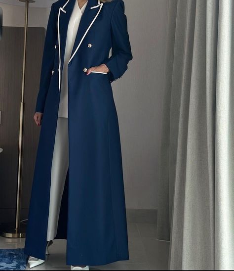 Blazer Abaya, Moslem Fashion, Muslimah Outfit, Niqab Fashion, Draping Fashion, Stylish Winter Outfits, Mode Abaya, Everyday Fashion Outfits, Stylish Coat