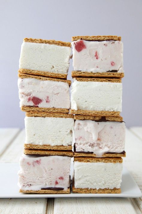 Graham Cracker  Ice Cream Sandwiches #weelicious #icecream http://weelicious.com/2013/07/01/ice-cream-sandwiches/ Graham Cracker Ice Cream Sandwich, Graham Cracker Ice Cream, Cracker Chocolate, Biscuits Graham, Diy Easy Recipes, Christmas Neighbor, Chocolate Graham Crackers, Ice Cream Sandwiches, Cream Desserts