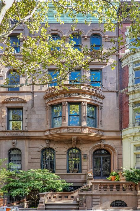 Jessica Chastain Buys Upper West Side Townhouse for $8.875 Million | Architectural Digest Dean Street Townhouse, Classical House, Nyc Real Estate, Upper West Side, Row House, City Architecture, Jessica Chastain, Modern Vibe, West Side