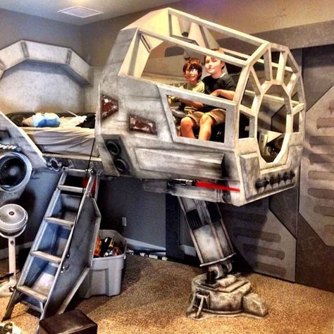 Visioneer Millennium Falcon Bed, Star Wars Kids Room, Awesome Bed, Star Wars Themed Bedroom, Star Wars Room Decor, Star Wars Bed, Star Wars Bedroom, Star Wars Room, Designer Bed