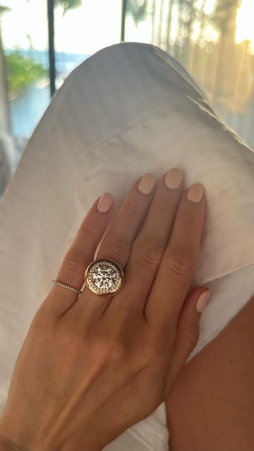 Stephanie Gottlieb on Instagram: "THE ring 💍" Stephanie Gottlieb Engagement Ring, Carrie Bradshaw Black Diamond Ring, Stephanie Ledda Hair, Stephanie Gottlieb, Rings Cool, Cool Girl, Engagement Rings, Instagram