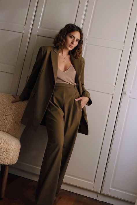 Green Suit For Women, Green Suit Women, Outfit Hacks, Suit Outfit, Elegant Outfit Classy, Tailored Clothes, Love Aesthetic, Green Suit, Monochrome Fashion