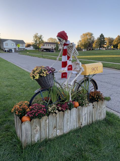 bicycle planter garden bicycle planter ideas garden art garden bicycle planter bicycle flower planter garden art Bicycle Yard Decor Ideas, Bicycle Planter Ideas, Garden Bicycle, Bicycle Planter, Mailbox Planter, Bike Display, Bike Planter, Mailbox Decor, Bicycle Decor