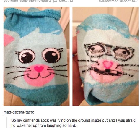 This sock. | 19 Photos That Will Make You Laugh Without Knowing Why Behind Blue Eyes, 웃긴 사진, Memes Humor, Laughing So Hard, Really Funny Memes, Best Funny Pictures, Tumblr Funny, Funny Laugh, Bones Funny