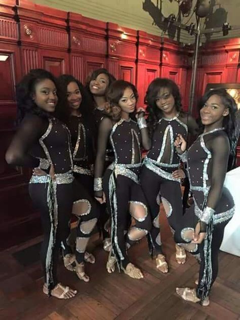 Its a dolls world. DD4L ❤❤ Dancing Dolls Uniforms, Dd4l Dancing Dolls Outfits, Dance Team Clothes, Majorette Dance Uniforms, Majorette Dance, Cheer Practice Outfits, Majorette Outfits, Majorette Costumes, Dancing Dolls Bring It