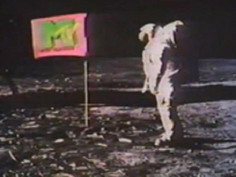 The first images shown on MTV were a montage of the Apollo 11 moon landing Moon Landing Photos, Apollo 11 Crew, Apollo 11 Moon Landing, Mtv Logo, Moon Walk, Michael Collins, Buzz Aldrin, Moon Missions, Famous Photos