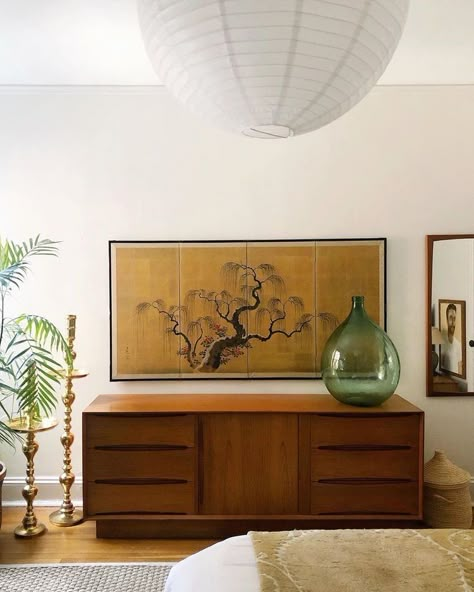 Organic Eclectic, Asian Screen, Asian Inspired Bedroom, Asian Bedroom, Asian Living Room, Asian Wall Decor, Modern Trim, Asian Inspired Decor, Asian Interior Design