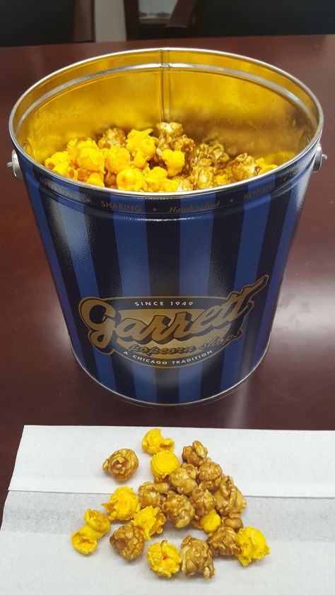 [I ate] Garrett's Cheese/Caramel Popcorn Mix #TTDD#TheThingsDadsDo Popcorn Mix Recipes, Popcorn Mix, Mix Recipes, Caramel Popcorn, Food Cooking, The Hub, Recipes Food, Popcorn Maker, Popcorn