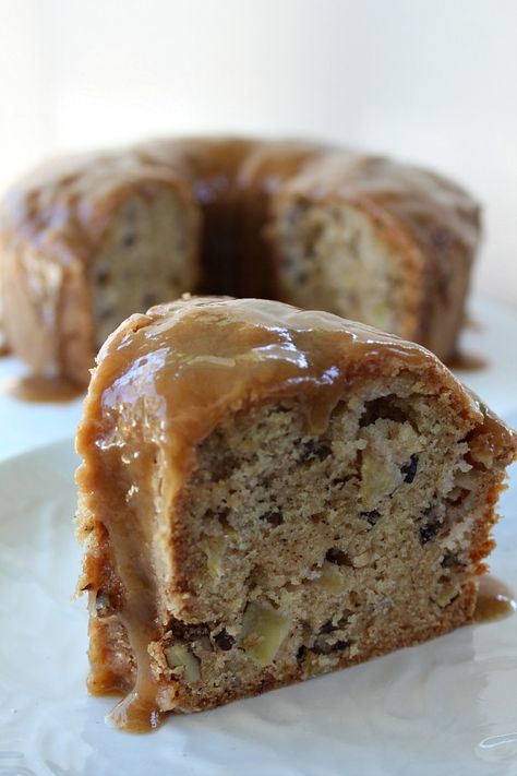 Apple Pecan Cake with Caramel Glaze Apple Pecan Cake Recipe, Apple Pecan Cake, Cake With Caramel Frosting, Fair Recipes, Chocolate Cherries, Fried Apple, Apple Cakes, Cake With Caramel, Cakes Pastries