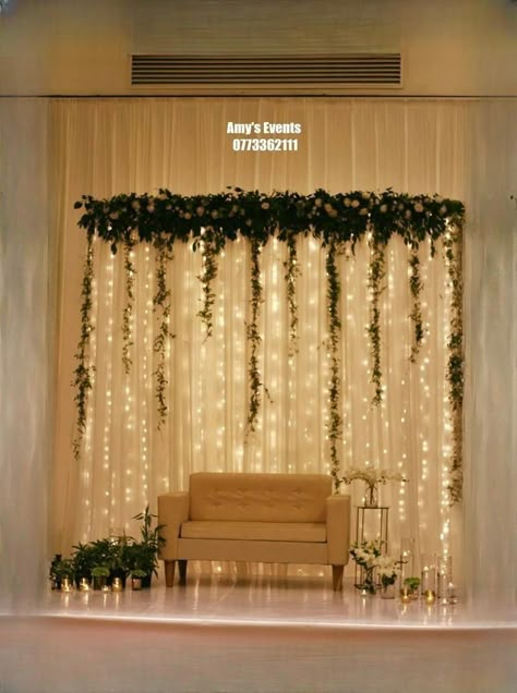 Wedding Stage Backdrop Indian, Indian 25th Anniversary Ideas, Proposal At Home Decoration, Engagement Function Decoration, Wedding Backdrop Design Indoor Elegant, Curtain Lights Backdrop Wedding, Cocktail Party Backdrop, Engagement Backdrop Indian Simple, Shaadi Backdrops