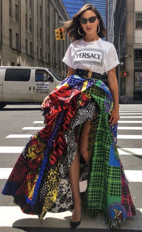 Jacqline Fernandez, Creative Manifesto, Versace Vintage, Fashion Vibes, Afrikaanse Mode, Donatella Versace, Looks Street Style, Fashion Weeks, A Skirt