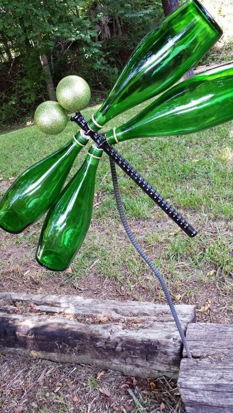 The BEST DIY Yard Art Ideas! - Kitchen Fun With My 3 Sons Diy Yard Art Ideas, Yard Art Ideas, Dragonfly Yard Art, Diy Yard Art, Yard Art Crafts, Landscaping Layout, Bottle Trees, Bottle Tree, Glass Bottle Diy