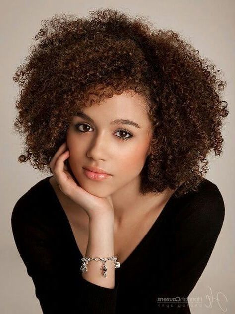 CUTEST AFRO HAIRSTYLES CHANGE YOUR LOOK Natalie Emmanuel, Nathalie Emmanuel, Biracial Hair, Afro Style, Pelo Afro, Glow Skin, Curly Hair Women, Mid Length Hair, Of Model