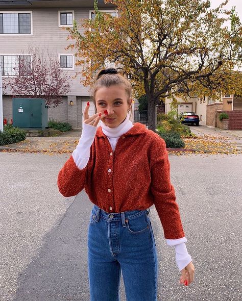 Emma Chamberlain Outfit, Emma Chamberlain Outfits, Emma Style, Emma Chamberlain, Winter Fashion Outfits, Fall Winter Outfits, Aesthetic Outfits, Fashion Magazine, Aesthetic Clothes