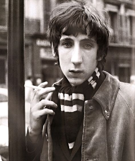 Pete Townshend Cute, Musician Photos, John Entwistle, Keith Moon, Peter Tork, Roger Daltrey, Pete Townshend, Swinging London, 60s Music