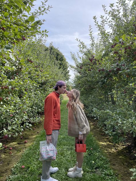 It's officaly fall which means its time to go do my favorite fall tradition apple picking! Pregnant Apple Picking Outfit, Apple Picking Couples Photos, Apple Picking With Boyfriend, Fall Outfits Apple Picking, Apple Picking Aesthetic Couple, Fall Boyfriend Pictures, Couple Apple Picking Pictures, Apple Picking Couple Pictures, Apple Orchard Photoshoot Couple