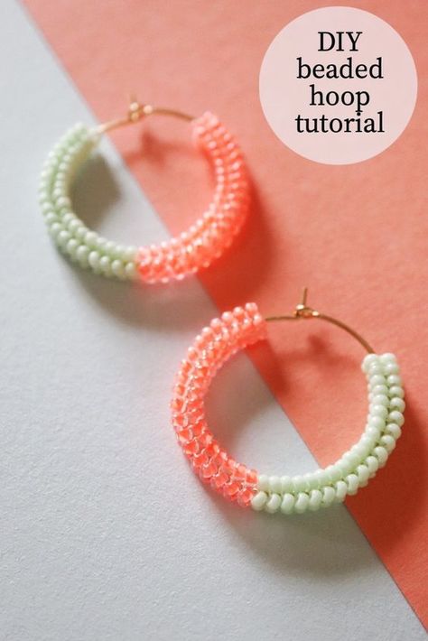 Tubular Herringbone Stitch Earrings #BeadingPatterns #BeadPattern #BeadPatternsEasy #BeadPatternsAnimals #EasyPerlerBeadPatterns Diy Bead Hoop Earrings, Seed Beaded Hoop Earrings, Hoops Earrings Diy, Beading Hoops Tutorial, Tubular Beading Tutorial, Tubular Beaded Earrings, Diy Beads Earrings Tutorials, Beading Earings Tutorials, How To Bead Hoop Earrings