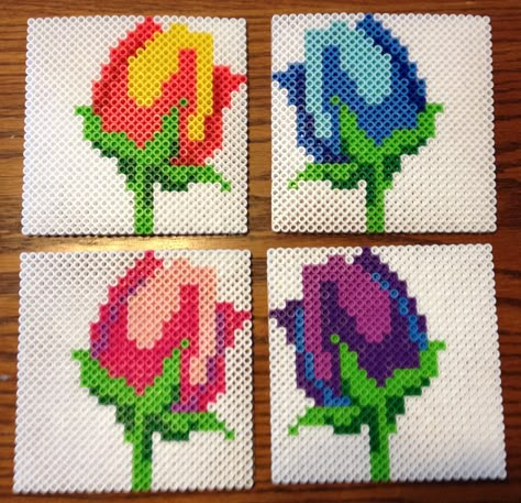 Tulip Perler Beads, Fuse Beads Flower, Nature Perler Beads, Flower Iron Beads, Lily Perler Bead Pattern, Flower Hama Beads, Melty Bead Designs, Hamma Beads Ideas, Easy Perler Beads Ideas