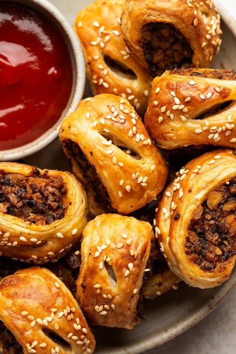 Vegetarian Afternoon Tea Ideas, Vegetable Sausage Rolls, Vegan Pub Food, Veggie Sausage Rolls, Vegetarian Xmas Recipes, Vegan Christmas Breakfast, Vegan Canapes, Vegan Nibbles, Mushroom Rolls