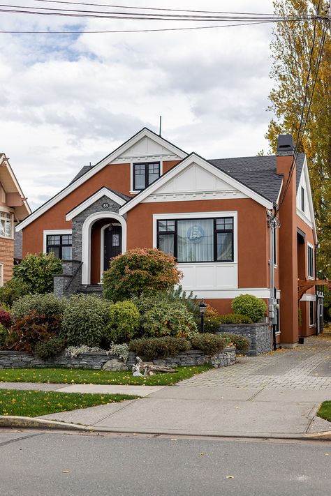 terracotta home with white gables Terracotta Painted House Exterior, Outdoor Paint Colors Home Exteriors Modern, Outdoor Paint Colors Home Exteriors, Terracotta House Exterior, House With White Trim, Terracotta Exterior, Terracotta Home, Outdoor Paint Colors, Terracotta House