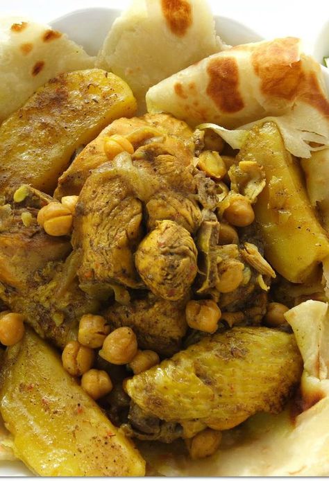 #curry #roti #trinidad #trinicooking #caribbeancuisine Roti Trinidad, Trinidad Roti Recipe, Trinidad Curry Chicken, Trinidad Roti, Trinidad Chicken Pelau, Trini Food, Caribbean Cuisine, Island Food, Authentic Recipes