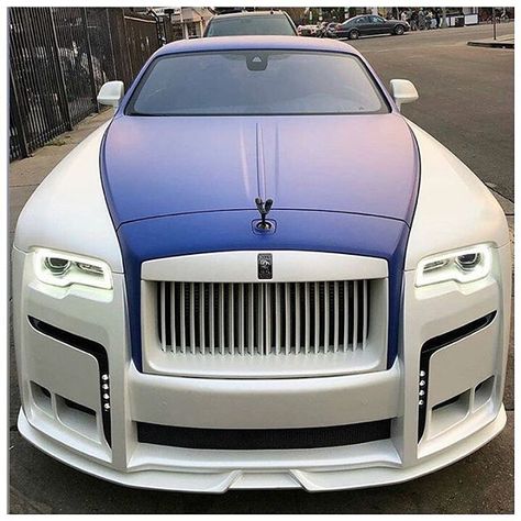 “YAY OR NAY!? DOUBLE TAP 😈 #rollsroyceig #rollsroyce #rollsroycephantom #rollsroycedawn #rollsroycedawn #carsforsale #wraith… Rolls Royce Black, Cars Range Rover, Luxury Cars Range Rover, Cars Rolls Royce, Rolls Royce Motor Cars, Luxury Cars Rolls Royce, Rolls Royce Wraith, Video Motivation, Top Luxury Cars