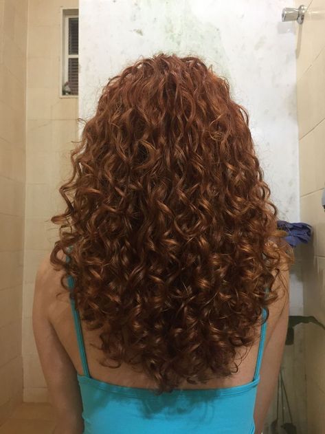 Curly Red Hair, Long Curly Haircuts, Natural Curly Hair Cuts, Highlights Curly Hair, Layered Curly Hair, Curly Hair Photos, Colored Curly Hair, Medium Curly Hair Styles, Beautiful Curly Hair