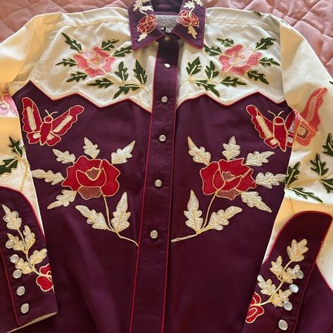 Western Ladies Embroidered shirt Embroidered Western Shirt, Rose Embroidery Pattern, Gemini Moon, Fashion Upcycle, Vintage Western Wear, Western Embroidery, Country Clothes, Cowboys Shirt, New Character