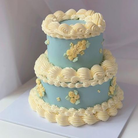 Two Tier Birthday Cake, Korean Pastry, Heart Cake Design, Cake Texture, Lambeth Cake, Bolo Vintage, Vintage Birthday Cakes, Pinterest Cake, Vintage Cakes