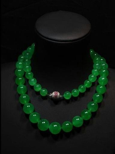 China Beauty, Imperial Jade, Diamond Dust, Jade Necklace, Jade Jewelry, I Love Jewelry, Jade Beads, High Jewelry, Bling Jewelry