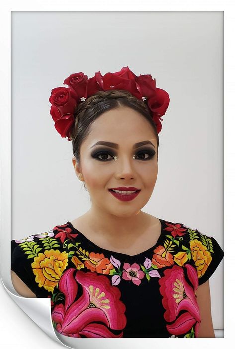 Una hermosa Tehuana..Luciendo maquillaje y peinado.. Mariachi Makeup, Outfit Mexicano, Spanish Hairstyles, Foto Shoot, Portrait Girl, Pavlova, Hair Mask, Glow Up?, Cute Hairstyles