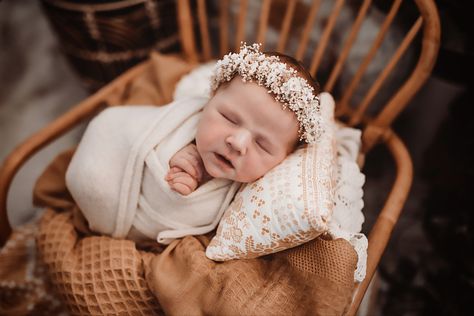 Newborn photography - marisa wendt photography Newborn Photos With Veil, Newborn Wreath Photography, Floral Newborn Photography, Fine Art Newborn Photography, Newborn Flower, Flokati Newborn Photography, Boho Baby, Baby Boutique, Floral Crown