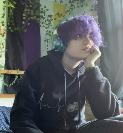 Purple Hair Nonbinary, Short Hair Styles For Trans Men, Dark Purple Hair Male, Men With Purple Hair, Lavender Hair Men, Guys With Purple Hair, Guy Purple Hair, Dyed Mens Hair, Dark Purple Hair Men