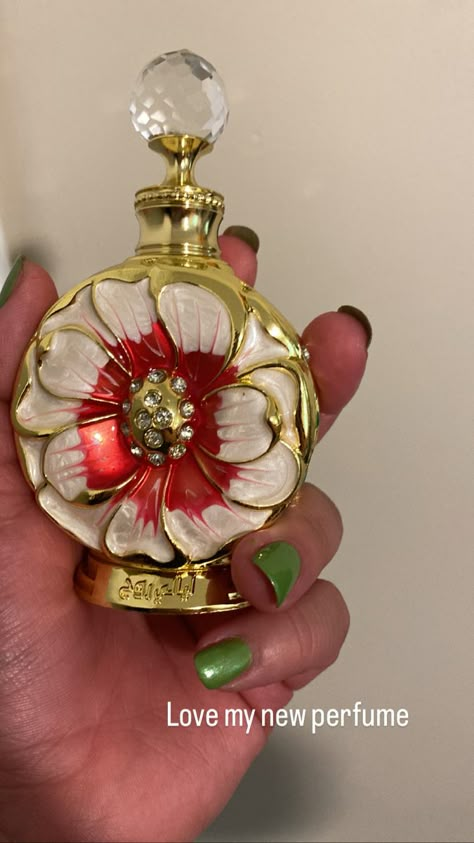 Layali Rouge Perfume, Layali Rouge, Artisan Perfume, Bath N Body Works, Fragrance Bottle, Perfume Bottle Art, Girly Phone Cases, Perfume Collection Fragrance, Body Hacks