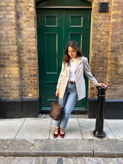 Burgundy Bag Outfit Summer, Cream Mary Janes Outfit, Mary Jane Shoes Outfit Work, Burgundy Shoes Outfit Women, Carel Shoes Outfit, Mary Jane Shoes Outfit Summer, Flat Mary Jane Shoes Outfit, Burgundy Mary Janes, Burgundy Mary Janes Outfit