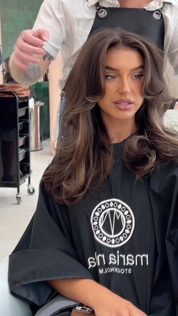 Bridal Hair Blowdry, 90s Blowdry Hair, Blow Dry 90s Hair, 90s Blow Dry Hair, Soft Bouncy Blowout, Brown Hair Blowout Hairstyles, Wavy Bouncy Hair, Bouncy Medium Hair, Bouncy Blowdry Long