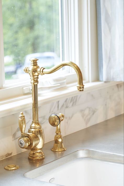 Antique Gold Kitchen Faucet, Brass Kitchen Faucets, Kingston Brass Kitchen Faucet, English Style Kitchen, Airbnb Kitchen, Vintage Kitchen Faucet, Unlacquered Brass Kitchen Faucet, Gold Kitchen Hardware, Kitchen Island Furniture