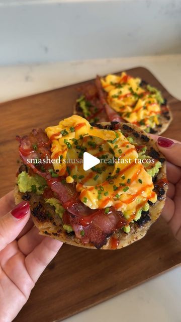 Holly Dingwall on Instagram: "SMASHED SAUSAGE BREAKFAST TACOS 🌮🍳

These are such a quick easy, fun and delicious breakfast idea to level up your usual Sunday breakfast or just to try something new 😋😋

INGREDIENTS 
- 2 sausages (skin removed) I used honey mustard ones but any work!
- 2 mini tortillas 
- 2 eggs (scrambled) 
- 2 bacon rashers cut in half 
- 1 avocado 
- 1 tbsp sriracha
- Chopped chives 

METHOD
- Add a sausage to each tortilla and smash down until equally covered 
- To a pan on medium-high heat add 1 tbsp cooking oil and  place the taco sausage side down and fry for 3-4 minutes until crispy
- Flip taco round and add 2-3 tbsp water, cover with the lid and let steam for 1 minute (this is optional I just like to make sure it’s cooked through), remove the lid and let the bott Smashed Sausage Breakfast Taco, Taco Sausage, Sausage Tacos, Breakfast Tacos Recipe, Chives Recipe, Eggs Scrambled, Lamb Stew, Mini Tortillas, Smashed Avocado