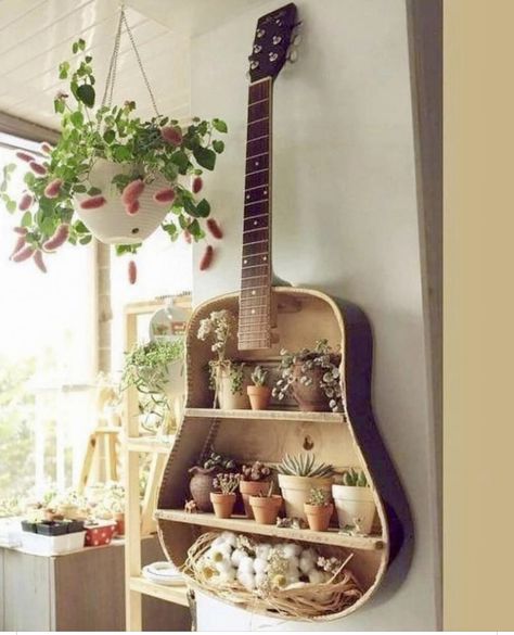 Guitar Shelf, Guitar Crafts, Bookshelf Table, Guitar Diy, Dekor Diy, Upcycle Projects, Cute Home Decor, Décor Diy, Cheap Decor