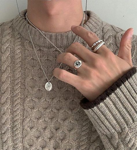 Hands With Rings, Guy Jewelry, Mens Aesthetic, Streetwear Jewelry, Boys Necklace, Ring Boy, Mens Rings Fashion, Boys Jewelry, Guys Clothing Styles