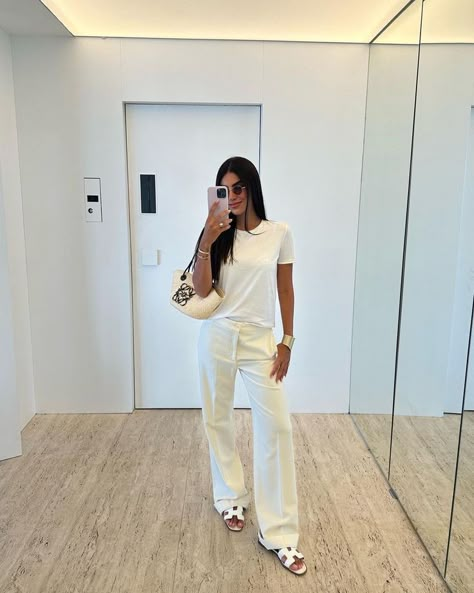 White High Waisted Jeans Outfit, Cafe Date Outfit, Rich Girl Style, Outfit Botas, Causual Outfits, Simple Trendy Outfits, Feminine Outfit, Elegant Outfit, Edgy Fashion