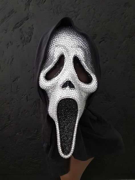 Crystal Ghostface Mask, Bling Scream Mask, Bedazzled Ghostface Mask, Bedazzled Scream Mask, Ghostface Shoes, Halloween Mask Ideas, Bedazzled Items, Bedazzled Face Mask, Ghostface Aesthetic