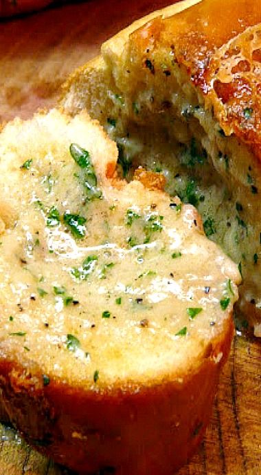 Gorgonzola Garlic Bread, Recipes Using Gorgonzola Cheese, Alouette Garlic Herb Cheese Recipe, Gorgonzola Bread, Italian Garlic Bread, Gorgonzola Recipes, Midwest Style, Parmesan Reggiano, Cheese Bread Recipe