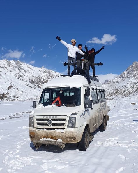 Trip With Friends India, Manali With Friends, Manali Trip With Friends, Kashmir Trip, Friends Winter, Spiti Valley, Travel Infographic, Fun With Friends, North India