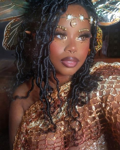 Black Goddess Costume, Fairy Locs Hairstyle, Black Fairy Makeup Halloween, Black Fairy Hair, Fairy Hairstyles Black Women, Brown Fairy Makeup, Fairy Earth Aesthetic, Ethereal Makeup Black Women, Fairy Black Women