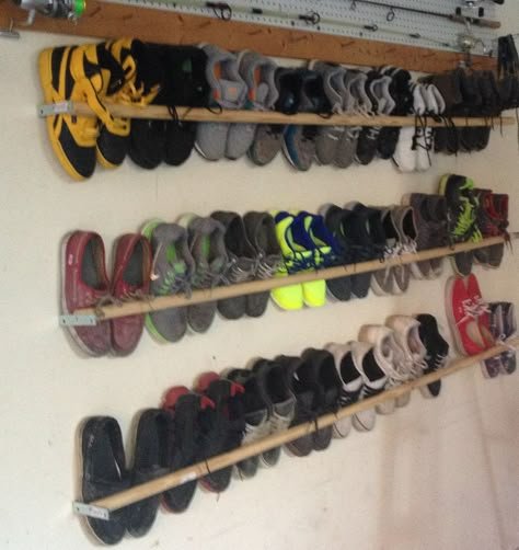 Rak Sepatu Diy, Diy Shoe Organization, Diy Shoe Rack Ideas, Shoe Organization Diy, Shoe Storage Small Space, Diy Shoe Storage, Diy Shoe Rack, Garage Walls, Shoe Organizer