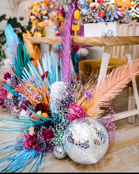 Geometric Table Decor, Coachella Centerpieces, Tropical Disco Party Decor, Disco Ball Flower Arrangements, Coachella Party Ideas Decor, Disco Ball Table Decor, Disco Ball Party Decor, Disco Balloons, Havana Nights Party