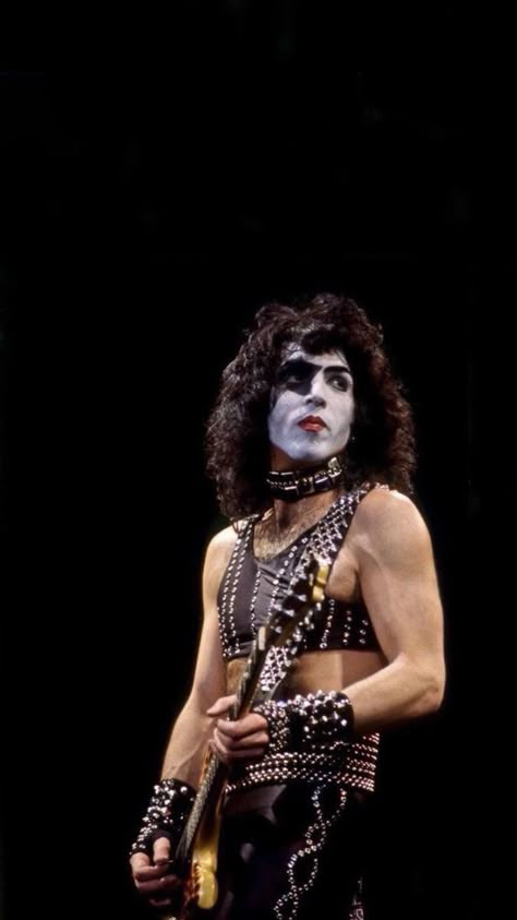 Banda Kiss, Kiss Costume, Kiss Outfits, Vinnie Vincent, Kiss Images, Eric Carr, Peter Criss, Kiss Army, Kiss Pictures